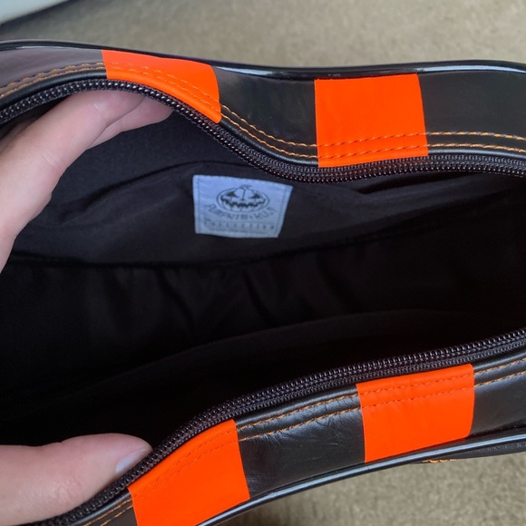 ❌SOLD❌ Love Pain and Stitches Spider Web Heart Bag - Picture 4 of 7